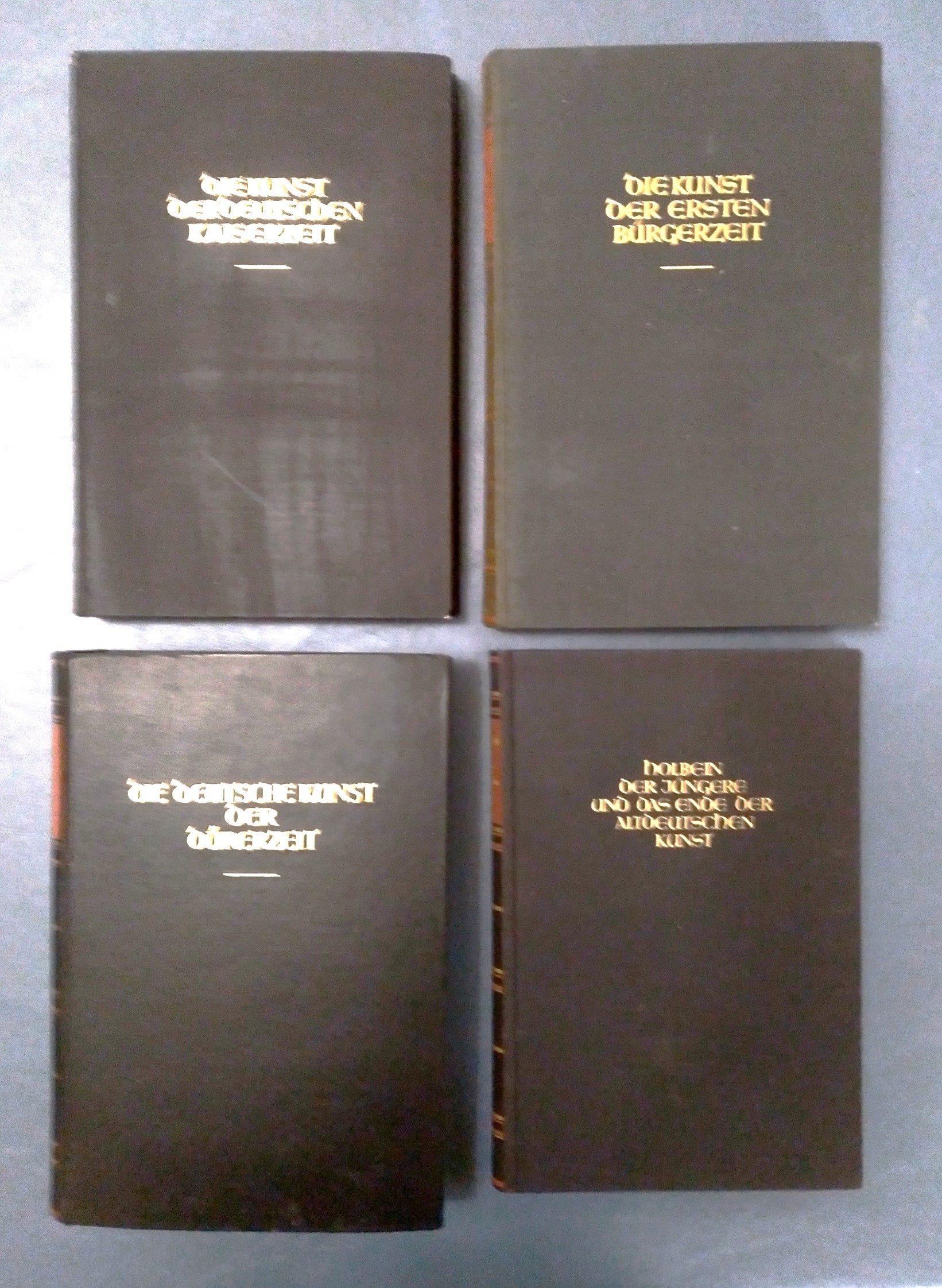 A lot of four (4) Wilhelm Pinder volumes of German art history: Vom Vesen und der Werden Deutscher Formen, Band 1: Die Kunst der Deutschen Kaiserzeit bis zum Ende der staufischen Klassik; Band 2: Die Kunst der Ersten Burgerzeit bus zur Mitte des 15. Jahrhunderts; Band 3: die Deutsch Kunst der Durerz