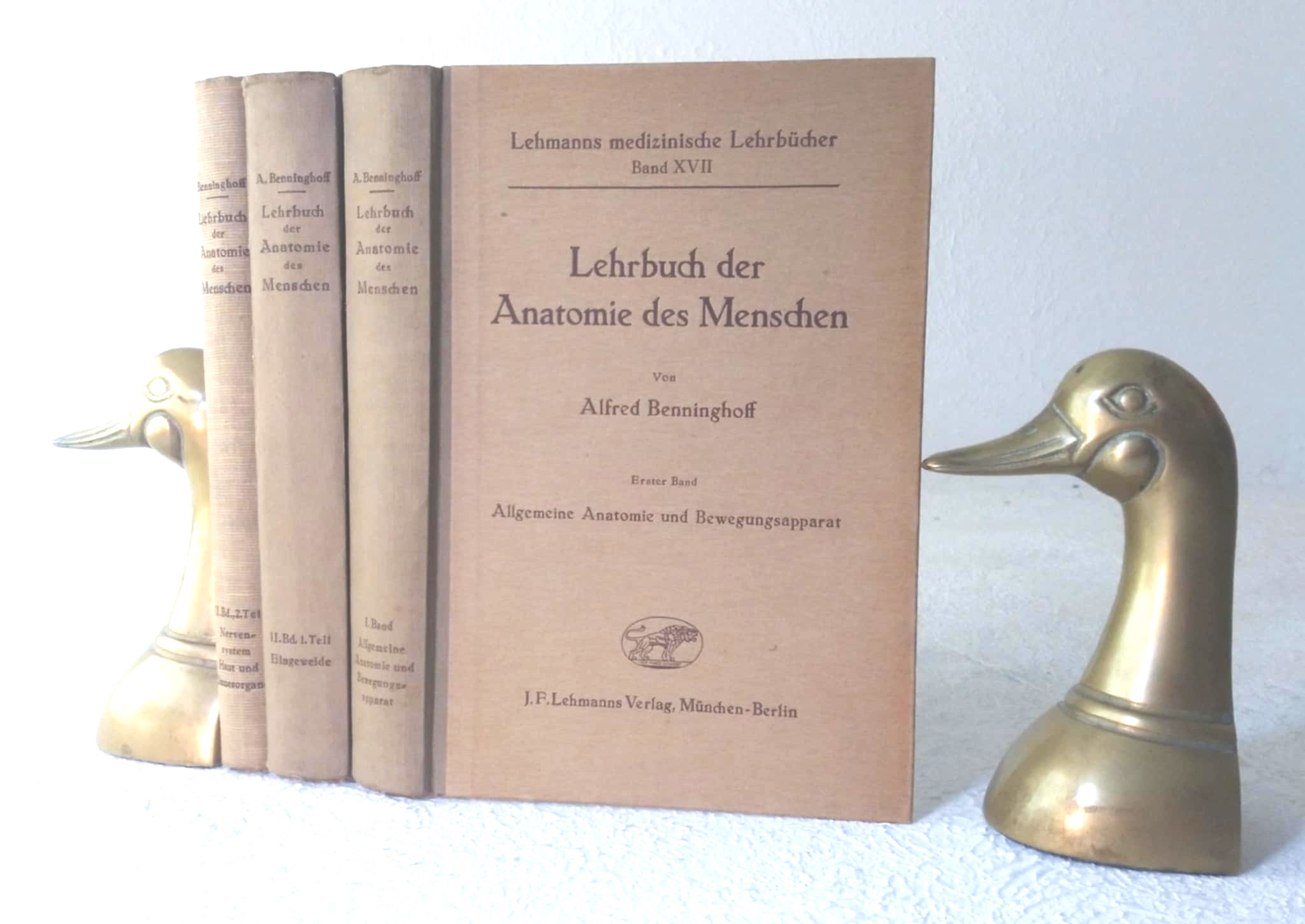 Lehrbuch der Anatomie des Menschen, Erster Band: Allgemeine Anatomie und Bewegungsapparat; Zweiter Band, Teil 1: Eingeweide; Zweiter Band, Teil 2