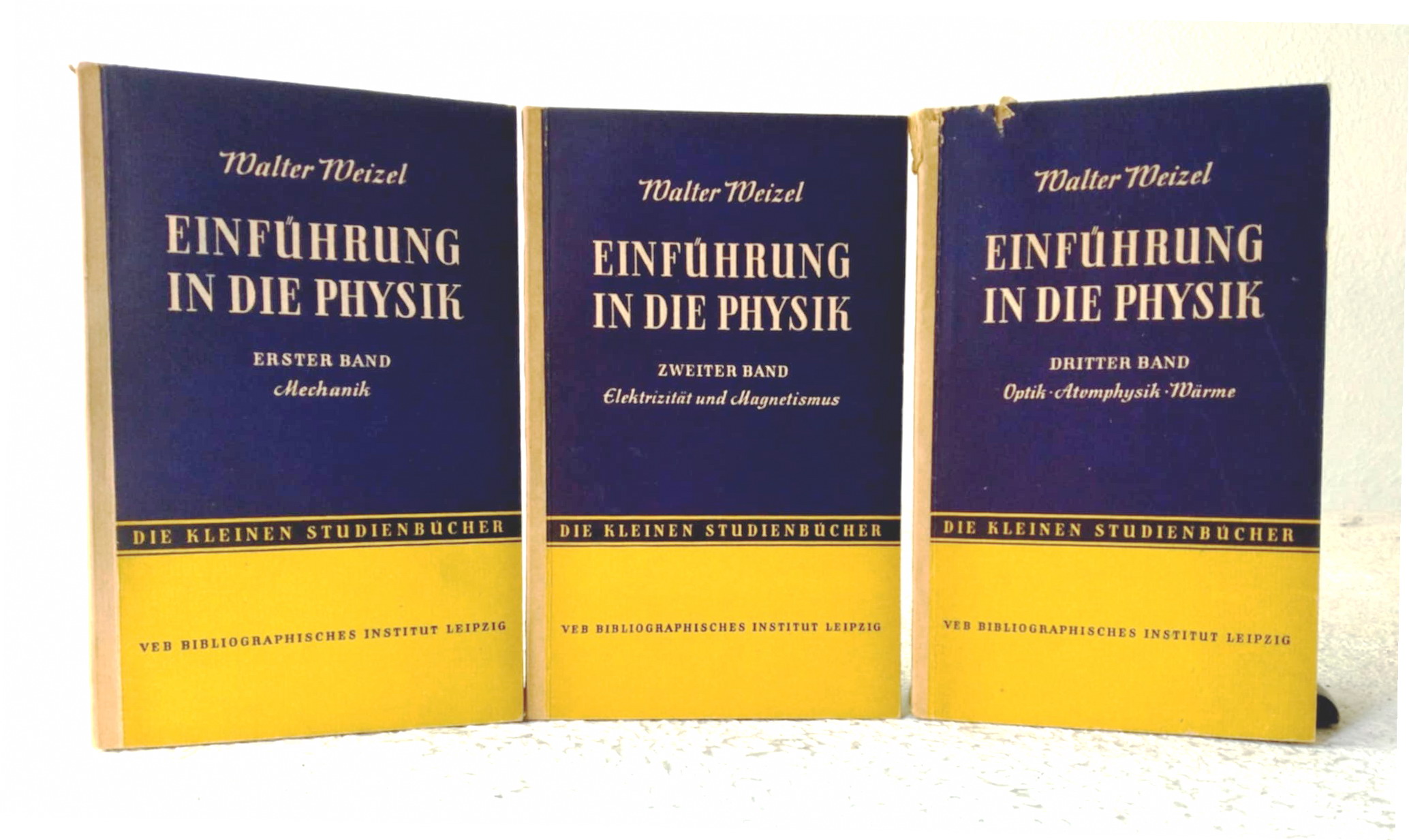Einfhrung in Die Physik in drei (3) Bnden: Erster (1.) Band: Mechanik; Zweiter (2.) Band: Elektrizitt und Magnetismus; Dritter (3.) Band: Optik - Atomphysik - Wrme.