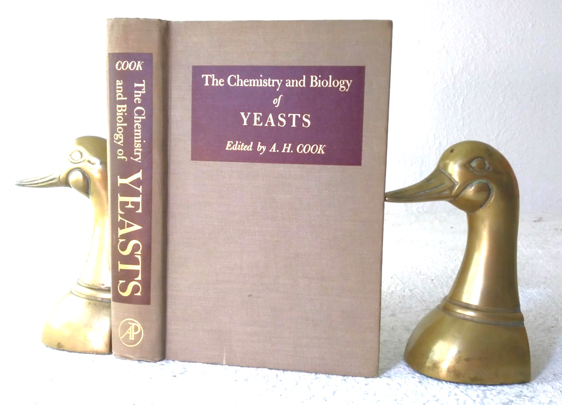 The Chemistry and Biology of Yeasts