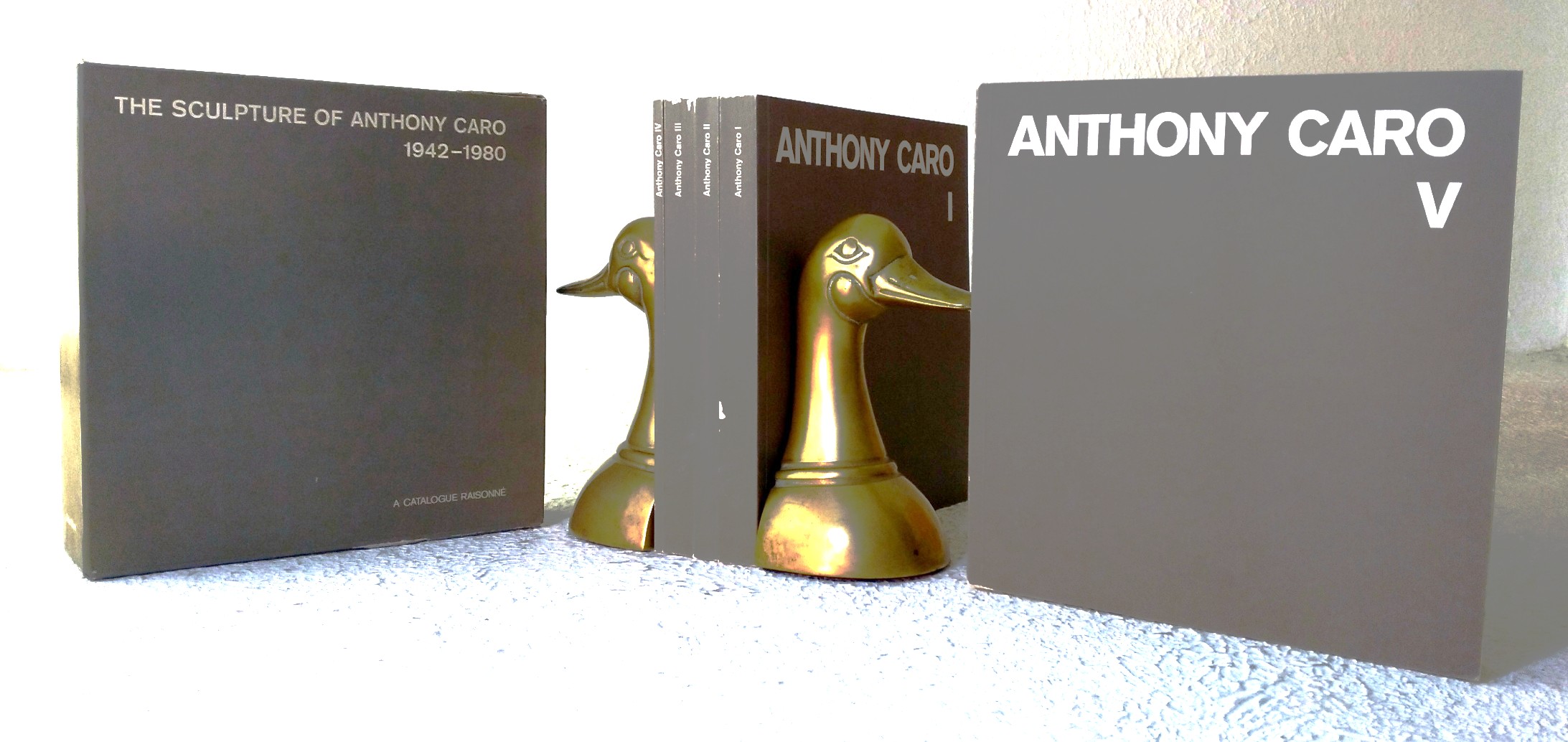 The sculpture of Anthony Caro, 1942-1980. A catalogue raisonn. Vol. I: Table and related sculptures 1966-1978. Vol. II: Table and related sculptures 1979-1980. Miscellaneous sculptures 1974-1980. Bronze sculptures 1976-1980. Vol. III: Steel sculptures 1960-1980. Vol. IV: Student work 1942-1953. Figu