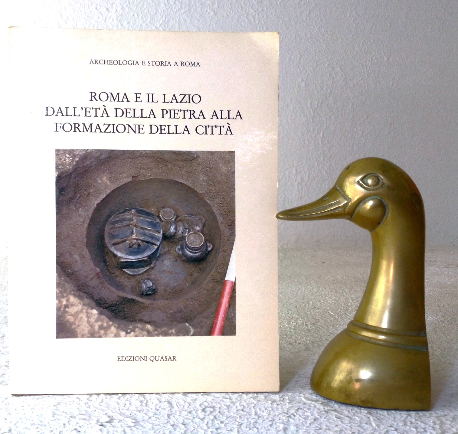 Roma e il lazio dall'eta della pietra alla formazione della citta I dati archeologici (Italian Edition)