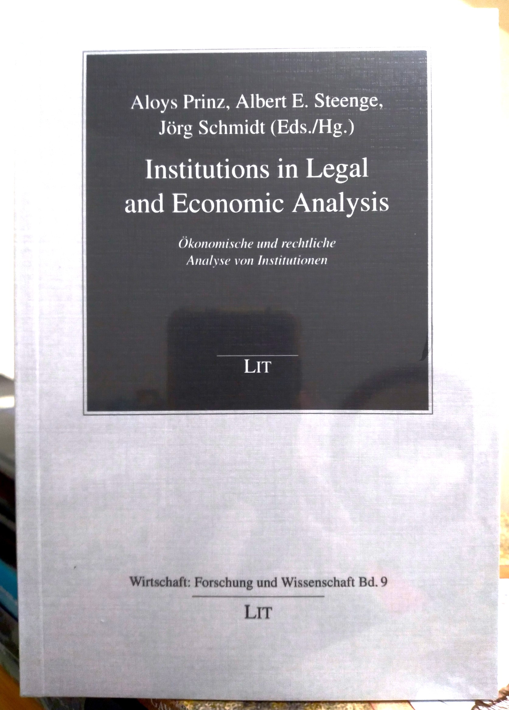 Institutions in Legal and Economic Analysis: Okonomische und Rechitliche Analyse von Instituionen