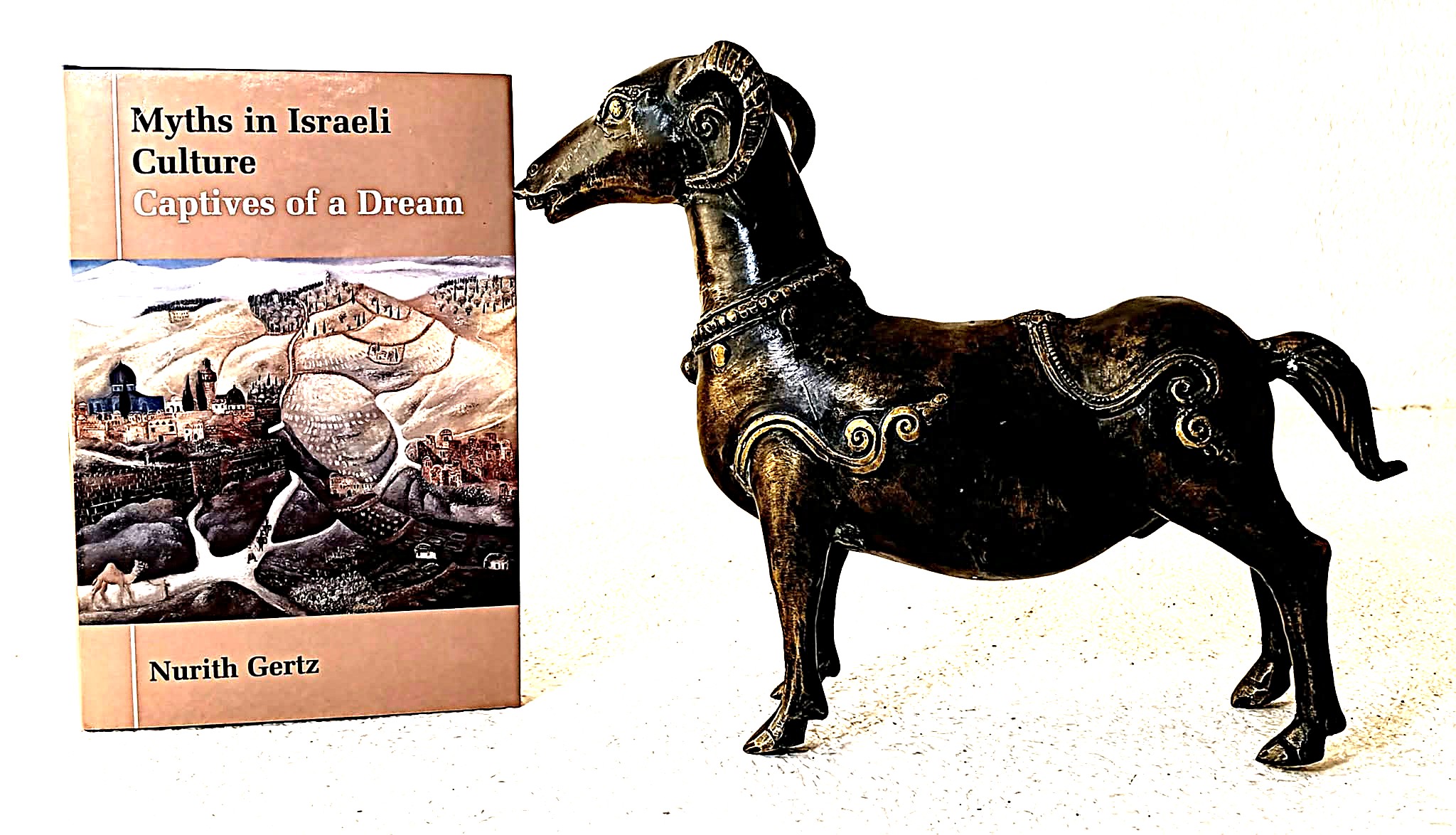 Myths in Israeli Culture: Captives of a Dream