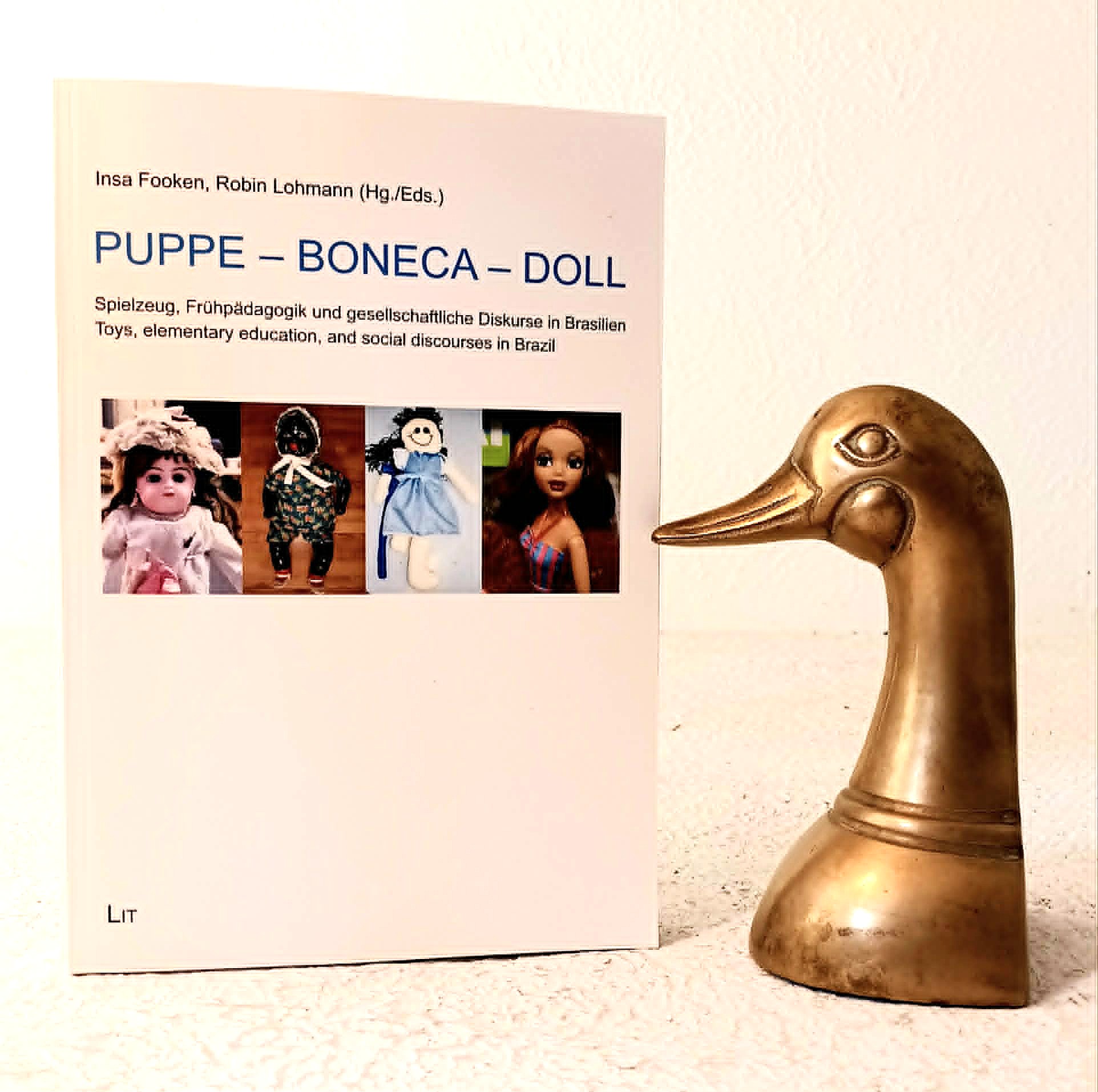 Puppe - Boneca - Doll: toys, elementary education, and social discourses in Brazil