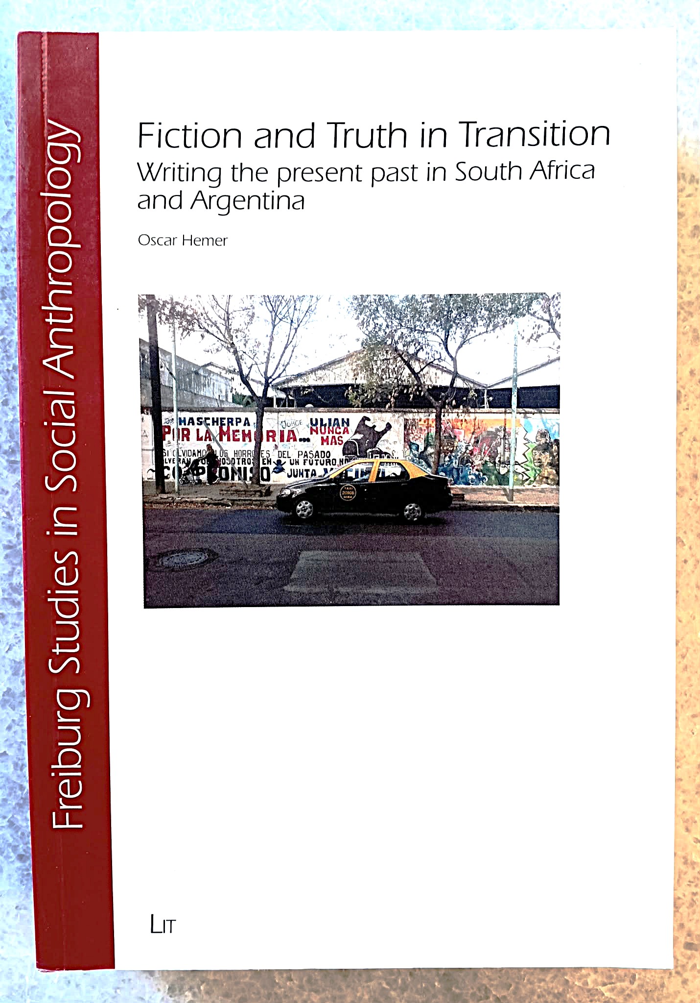 Fiction and Truth in Transition: Writing the present past in South Africa and Argentina