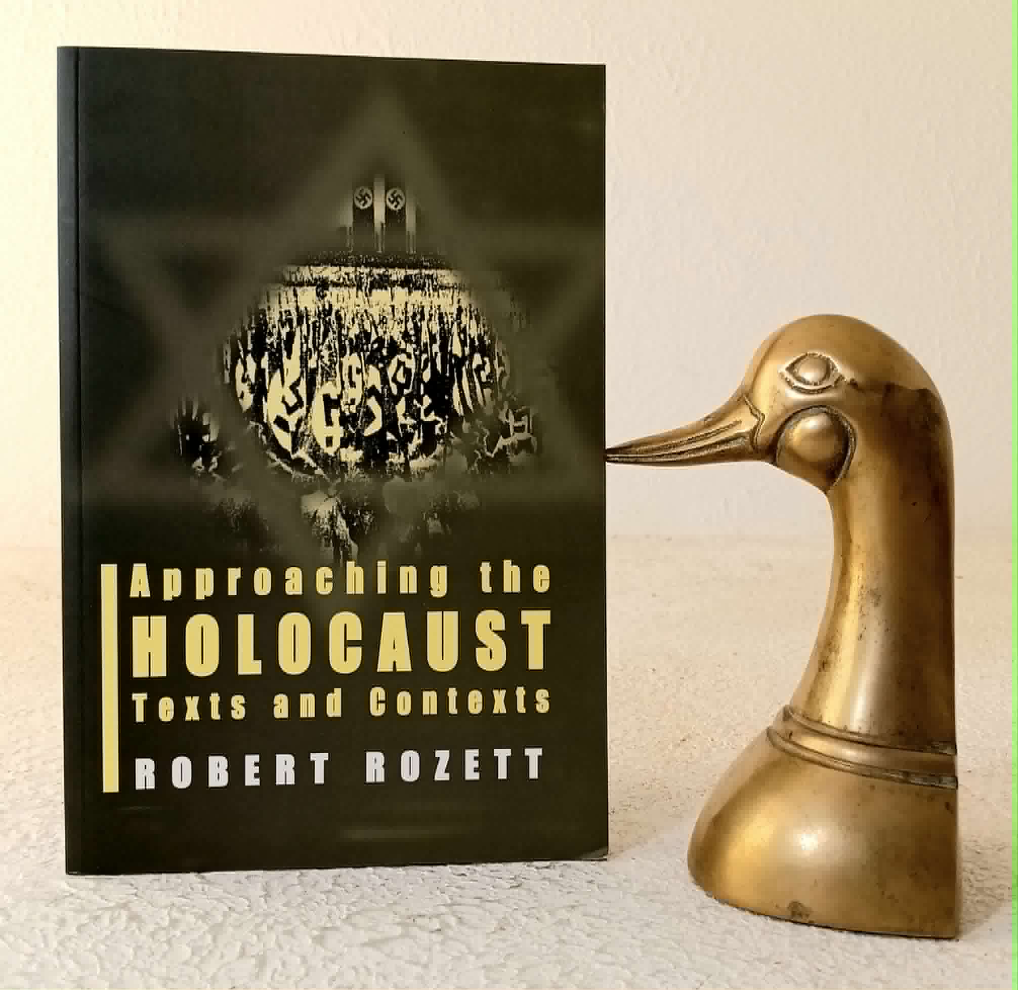 Approaching the Holocaust: texts and contexts