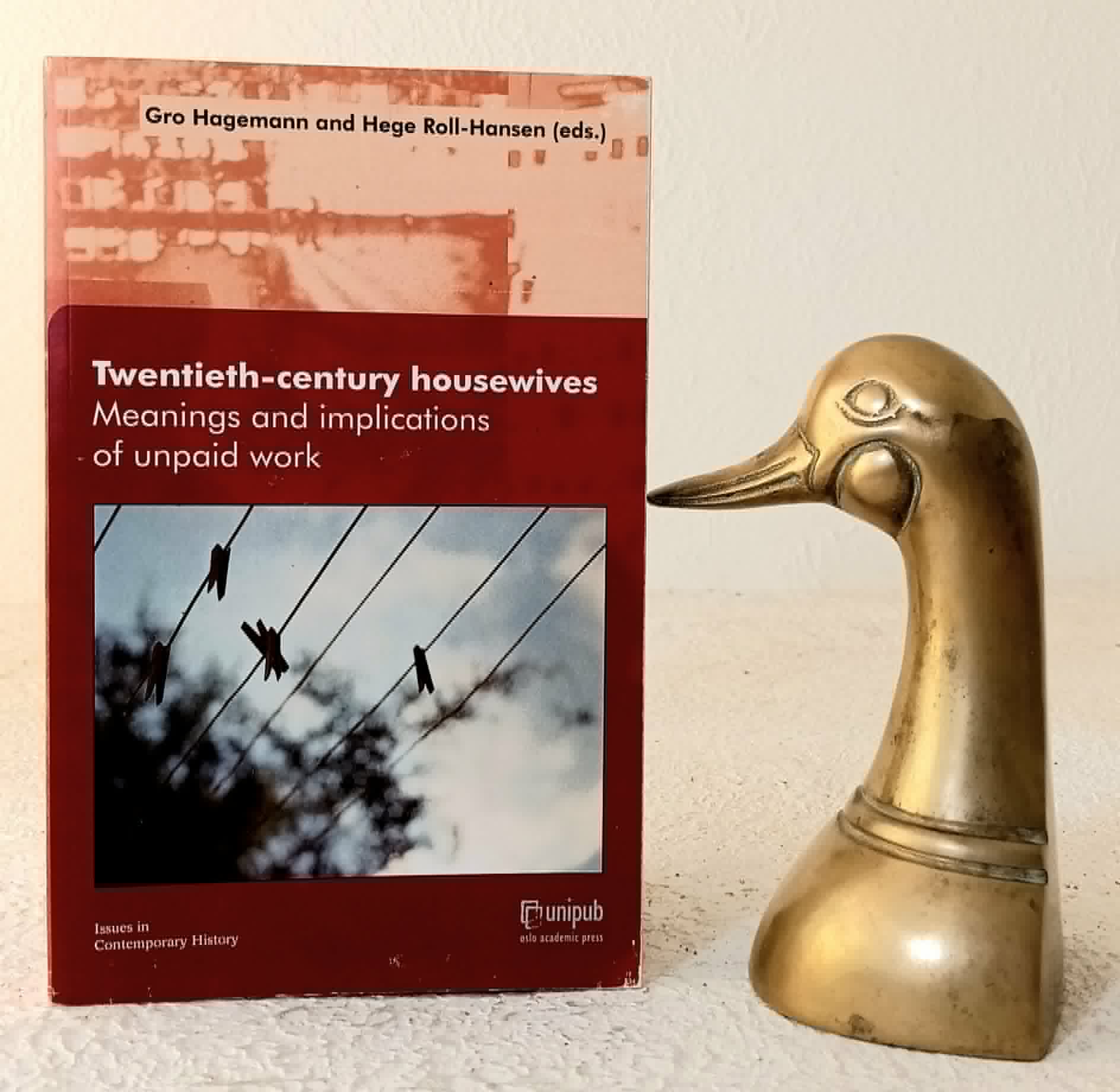 Image for Twentieth-century Housewives: meanings and implications of unpaid work Twentieth-century Housewives: meanings and implications of unpaid work